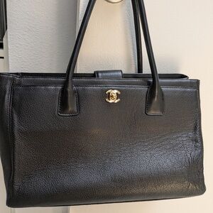 Chanel Executive Cerf tote bag in black caviar leather